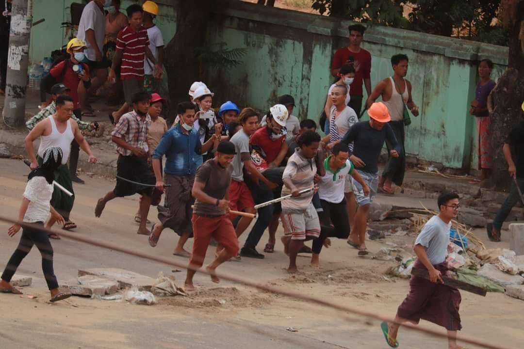 Alarming situation in 📍THINGANGYUN

Until when are we going to see such tragic scenes of carrying our own people covered in blood ??? #WhatsHappeningInMyanmar #Mar18Coup