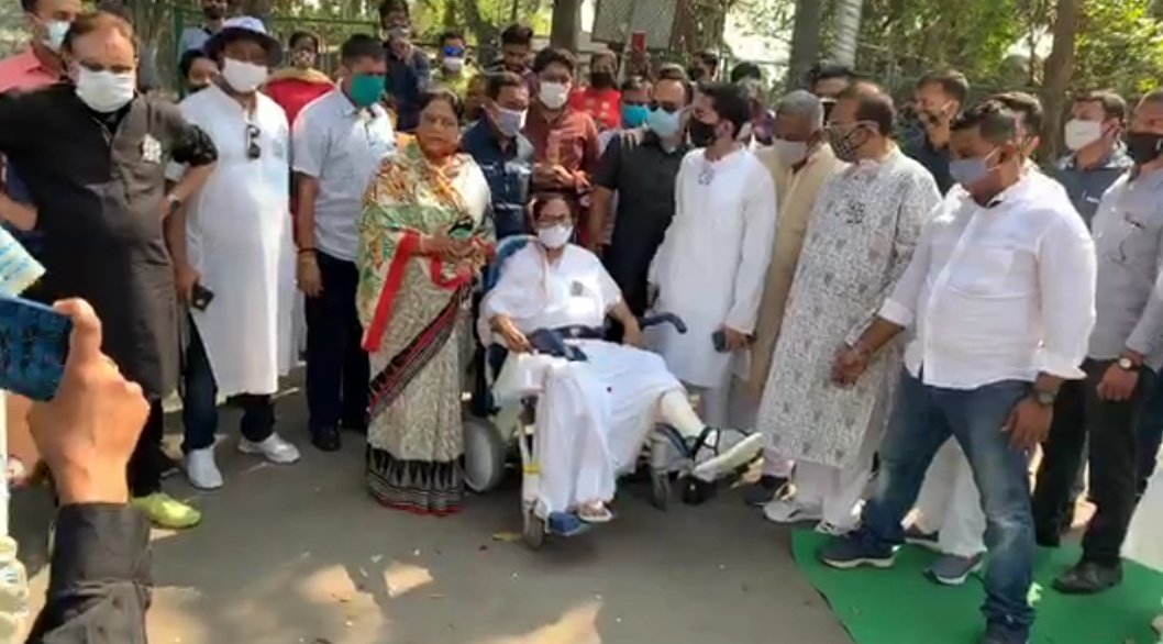 momotaisam's tweet photo. Welcome back, captain @MamataOfficial. The game is on! 
#MamataIsBack
#BanglaNijerMeyekeiChay https://t.co/V5l5JPo22o