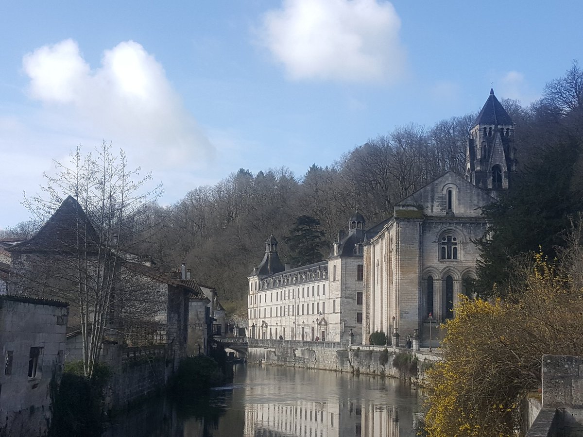 lpcdordognehols's tweet photo. Beautiful Brantôme same picture, different seasons, just 20 minutes from us @lpcdordognehols #beautiful #Dordogne #Spring2021 #summer #holidays #shortbreaks #openallyearround #photography #romantic #France #dreamnowtravellater #nature https://t.co/tbj94LYOwg