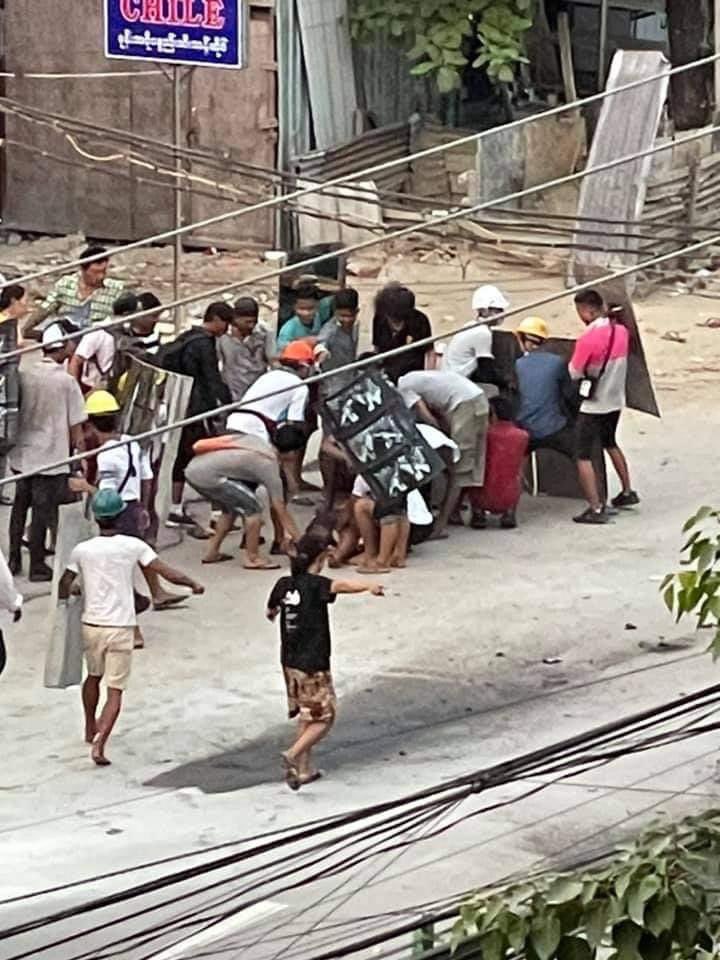 Terrorists constantly opening fire in #SouthOkkalapa 🚨 6 injured and 1 in critical condition for now. Casualties might increase. #WhatsHappeningInMyanmar #Mar14Coup