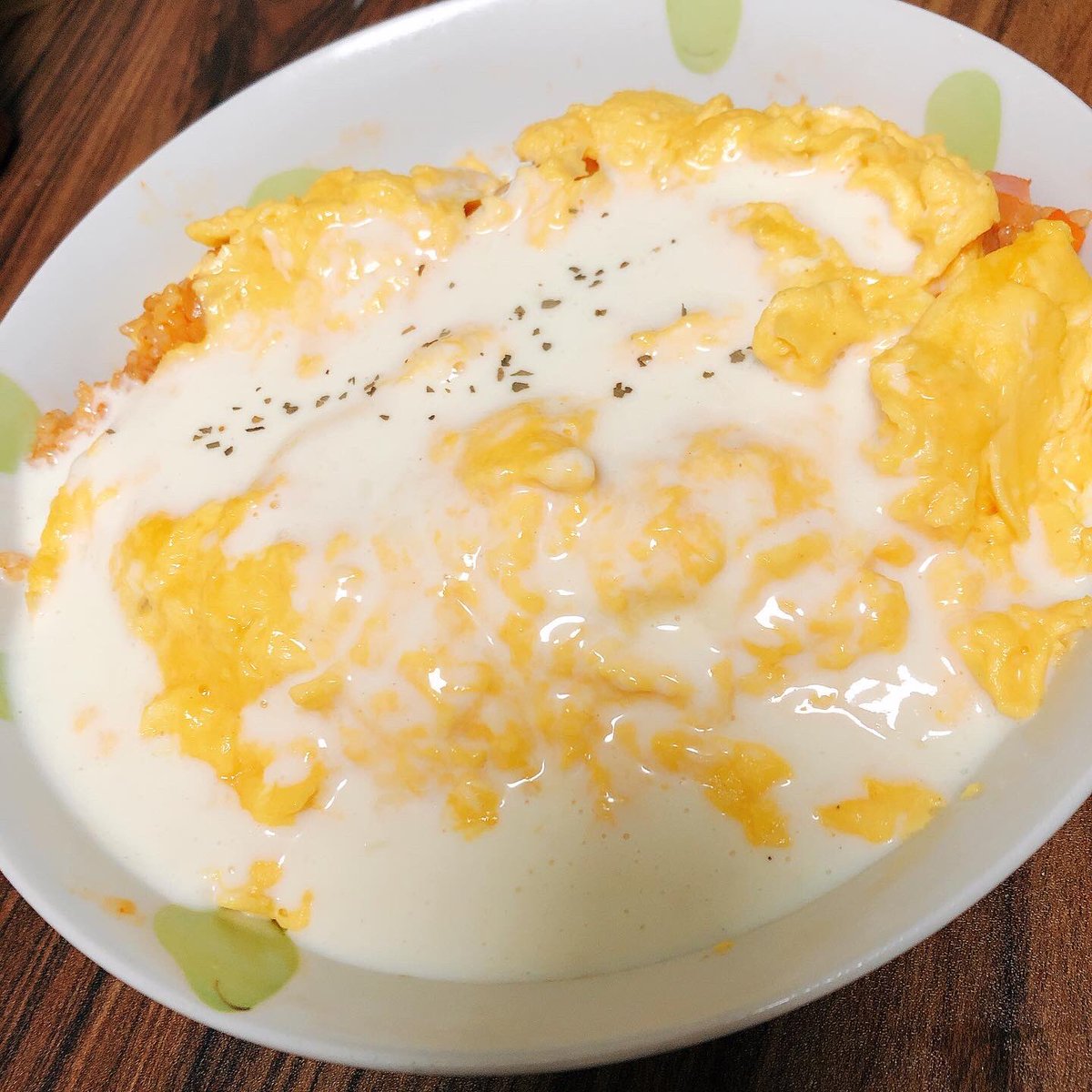 Kitchen Worcar キッチンワーカー ホワイトデーにちなんで白い料理のチーズソースオムライスを作ってみました 半熟卵がふるふるでいつものオムライスとは違っていて美味しかったです 広島大学 春から広大 Kitchenworcar ふわとろオムライス