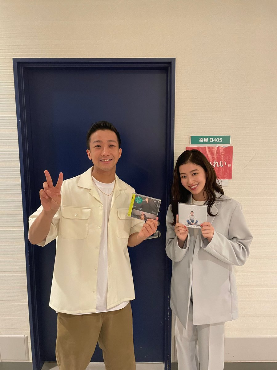 teammirei's tweet photo. KADODE FES🌸
自分の門出を振り返りながらみんなの門出を後押しする思いで歌いました。
皆さんにとって素敵な春になりますように🍀
共演者の皆さんとお写真撮らせていただきました📸 https://t.co/NKemTierFH