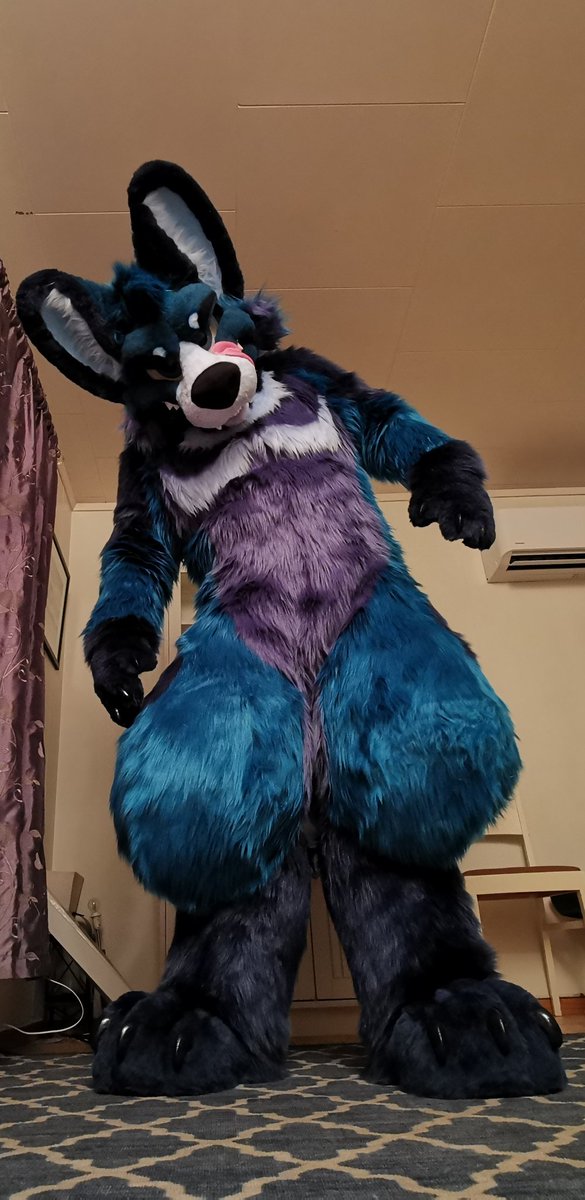This weekend started off with me unboxing my @morefurless fursuit, officially becoming a member of the #MoreFurLess family, and participating in my very first #FursuitFriday! Everything fits perfectly, and I can't express in words how much I love it! ❤️❤️