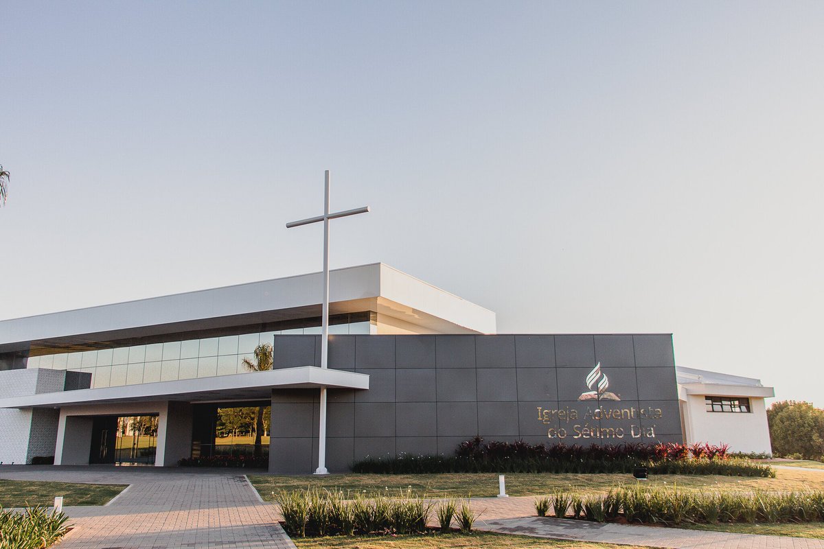 Apesar de muitos templos fechados e cultos virtuais, lembre-se que “ir à igreja não é uma questão de escolha pessoal, mas de necessidade espiritual”. Mantenha a “brasa perto do fogo”. Você pode se fazer presente mesmo que não esteja presente. #MD2021 #PrimeiroDeus <a href="/cpbeditora/">Casa Publicadora Brasileira</a>