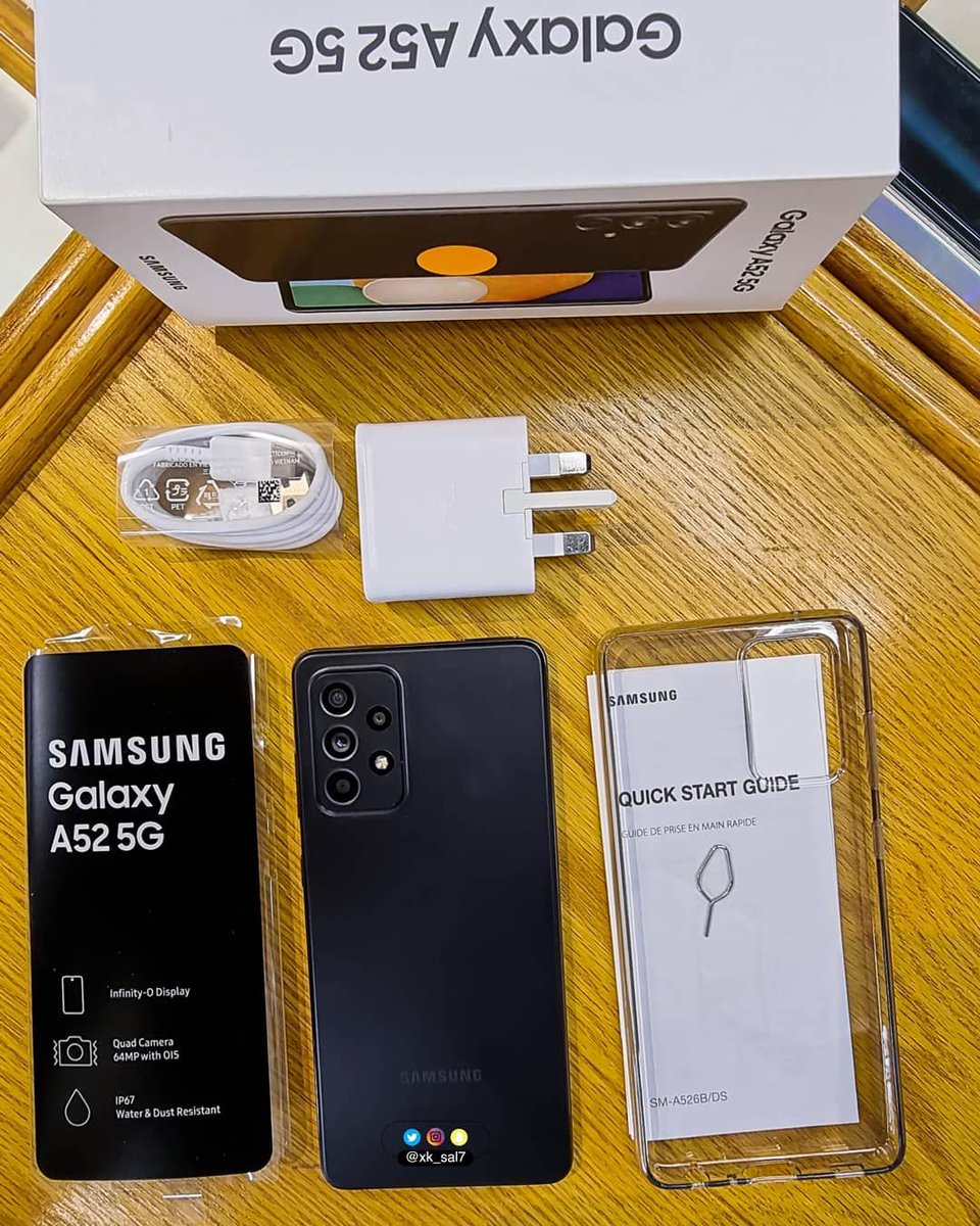 TechSpias's tweet photo. ¡Fans de la familia Galaxy, tenemos buenas noticias!

El nuevo Galaxy A52 tendrá jack de auriculares, cargador e incluso  una carcasa de serie.

¿Lo barato sale mejor?

#samsung #galaxyA52 #a525g #leak #leaks #tech #samsunggalaxy #newgalaxy #technews #smartphone #galaxya5 #galaxy https://t.co/5yGbTEZ2p1