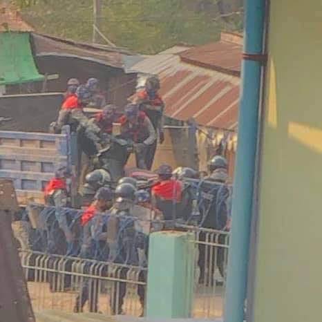 yinyinhtay205's tweet photo. Today in Mogok, the properties of civilians were robbed by military terrorists group around 4pm.
They thieved, they killed and they robbed .They are not human anymore . SAVE MYANAMR @UNHumanRights 
LOCOMOTIVE XYZ
#WhatsHappeningInMyanmar
#Mar14Coup https://t.co/B4jJjsnr39