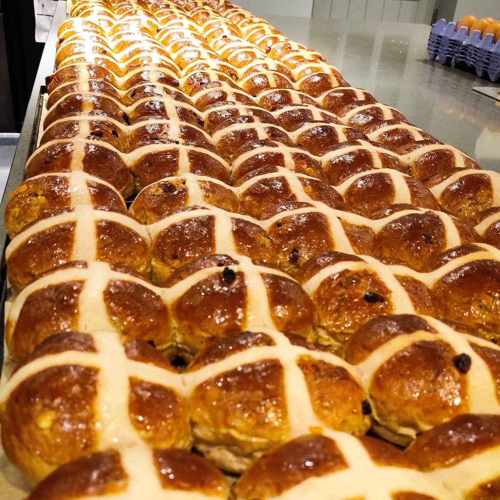 WestwoodBake's tweet photo. Luckily there were a couple of hot cross buns left over for one this morning toasted with butter 😋. They will be back again on the next bake in three weeks time for Easter weekend.  Thanks again everyone 🥰

#hotcrossbuns #baking #microbakery #derbysh… https://t.co/FTTc060RsA https://t.co/d88fyNfI5W