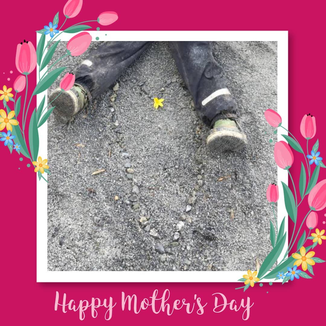 croi_na's tweet photo. Happy Mother's Day to all our wonderful Mothers ๐ฅฐ
The children create images out of nature to share with their mothers today. Some very creative pieces! ๐
#croinacoille #croinacoilleprimaryschool #outoorlearning #alternativeeducation #steinerinspired #MothersDay2021 https://t.co/0xtDPm0WdZ