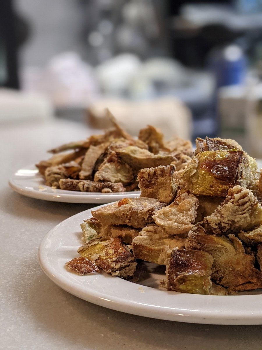 bardelpla's tweet photo. Domingos "alcachoferos" o "domingueos" de alcachofas ⁣
⁣
https://t.co/4LVeNzoKVr

#BardelPla #Alcachofas #Alcachofa #Carxofa #artichoke #artichokehearts #Carxofes #AlcachofasFritas #CarxofesFregides #FriedArtichokes #Tapas #TapasLover #ElBorn #ElBorne https://t.co/qKTKcCQFcP