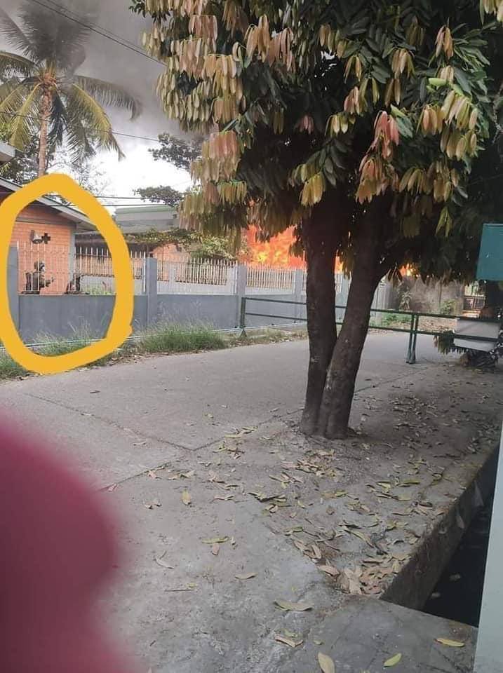 hannayuri_twt's tweet photo. tw // fire 
In North Okkalapa,Yangon, Terrorists set fire to the GAD office as an attempt to frame local citizens. First photo is the proof.
LOCOMOTIVE XYZ
#WhatsHappeningInMyanmar
#Mar14Coup https://t.co/0QN8HQLHH1