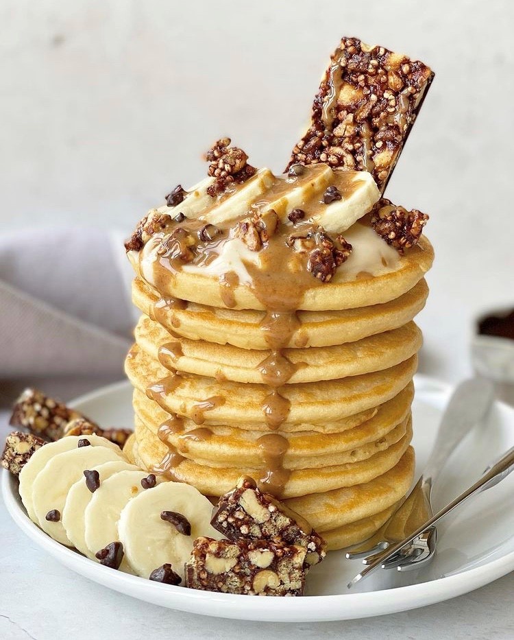 Perkierfoods's tweet photo. Say hello to the Eiffel-in-love-with-salted-caramel-pancakes Tower 🗼. Reckon you could manage all ten 😋?
A #PerkyFam creation by @foodiefittwinmummy - perfect for Mothers Day 🥰
😍 Essential topper Perkier Salted Caramel & Dark Chocolate bar
#vegan #glutenfree #perkier https://t.co/Jwl7dGmJpU