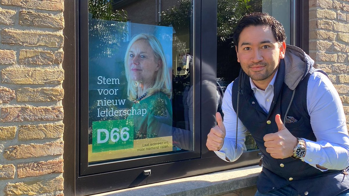 💪 D66 kan heel groot worden! Daarom vind je door het hele land onze campaigners. Ze plakken posters, bezorgen flyers met ons verhaal en gaan live in gesprek op Instagram en Clubhouse.

Samen maken we D66 groot en het liefst het grootst! 
#stemD66 #teamD66