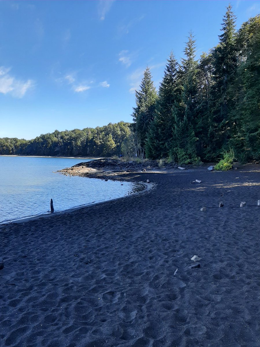 RaspandoelMapa's tweet photo. Ayer un día de playitas. Bahia Manzano por la mañana. Lago Correntoso por la tarde. No tenia tanta expectativa del último. Pero sin viento era un espejo. Espectacular. https://t.co/IkXM1ViJFx