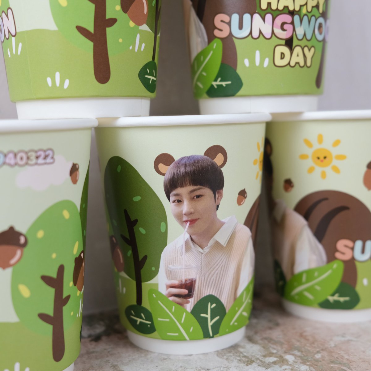 ❣컵홀더 실사 

음료 주문 시 제공될 컵홀더 실사를 공개합니다❤ 

#으랏차차_도토리_하성운탄생 #하성운 #도토리셍일카페 #생일카페