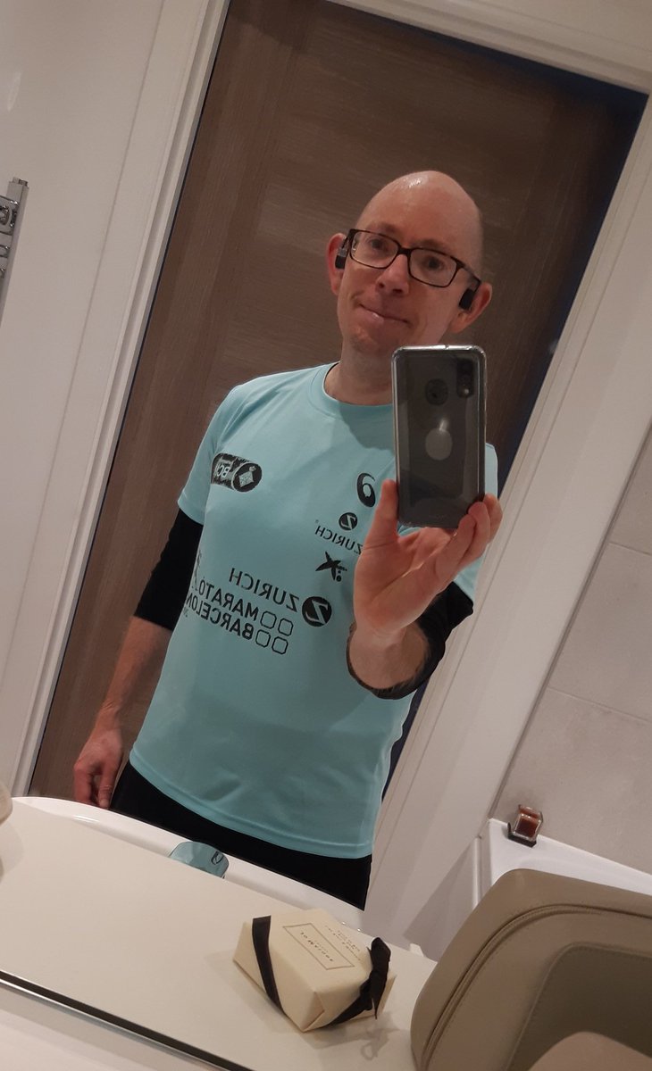 chr1stopherleo's tweet photo. Six years since my first marathon ... I enjoyed my run this morning, but would rather have been in Barcelona (so wore the top by way of consolation π
)
#BarcelonaMarathon #MemoriesOf2015 #GlasgowRunning #NotQuiteBarcelona #HillyHalf https://t.co/b2NQDN29jD