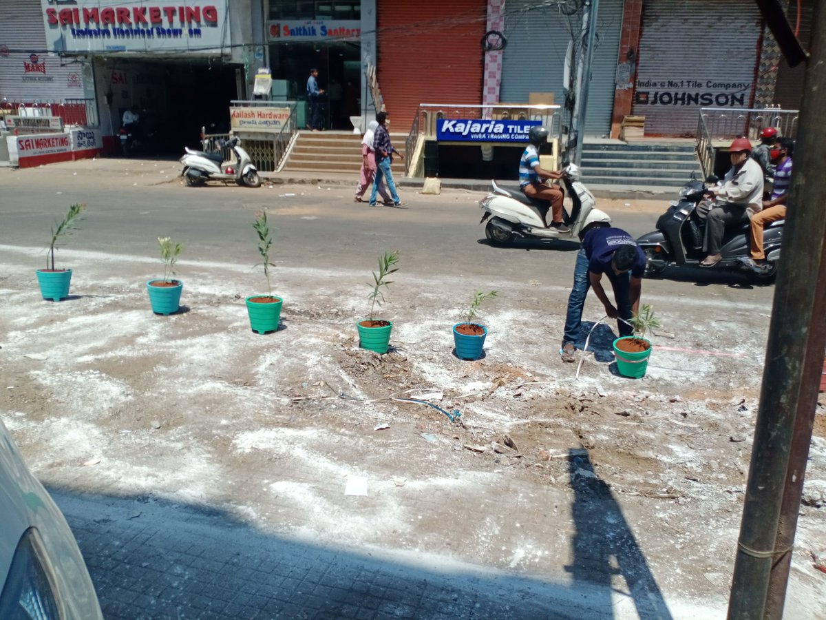 deepakgupta3231's tweet photo. Pics uploaded to show before and after..
There was heavy dumping of garbage right infront of commercial establishment in troop bazar , complain was given to clear the garbage to ghmcso that the area can be planted with green plants by us @HSSDA2  #SwachhBharatMission #ghmc https://t.co/0p4iARLvBC