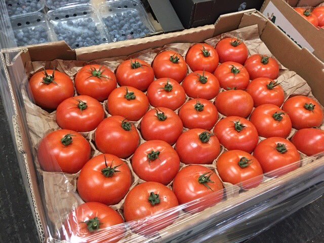 These tasty beef tomatoes are fresh in to us. Perfect for salads, sauces and more super dishes...what would you is them for? 🍅🍅
