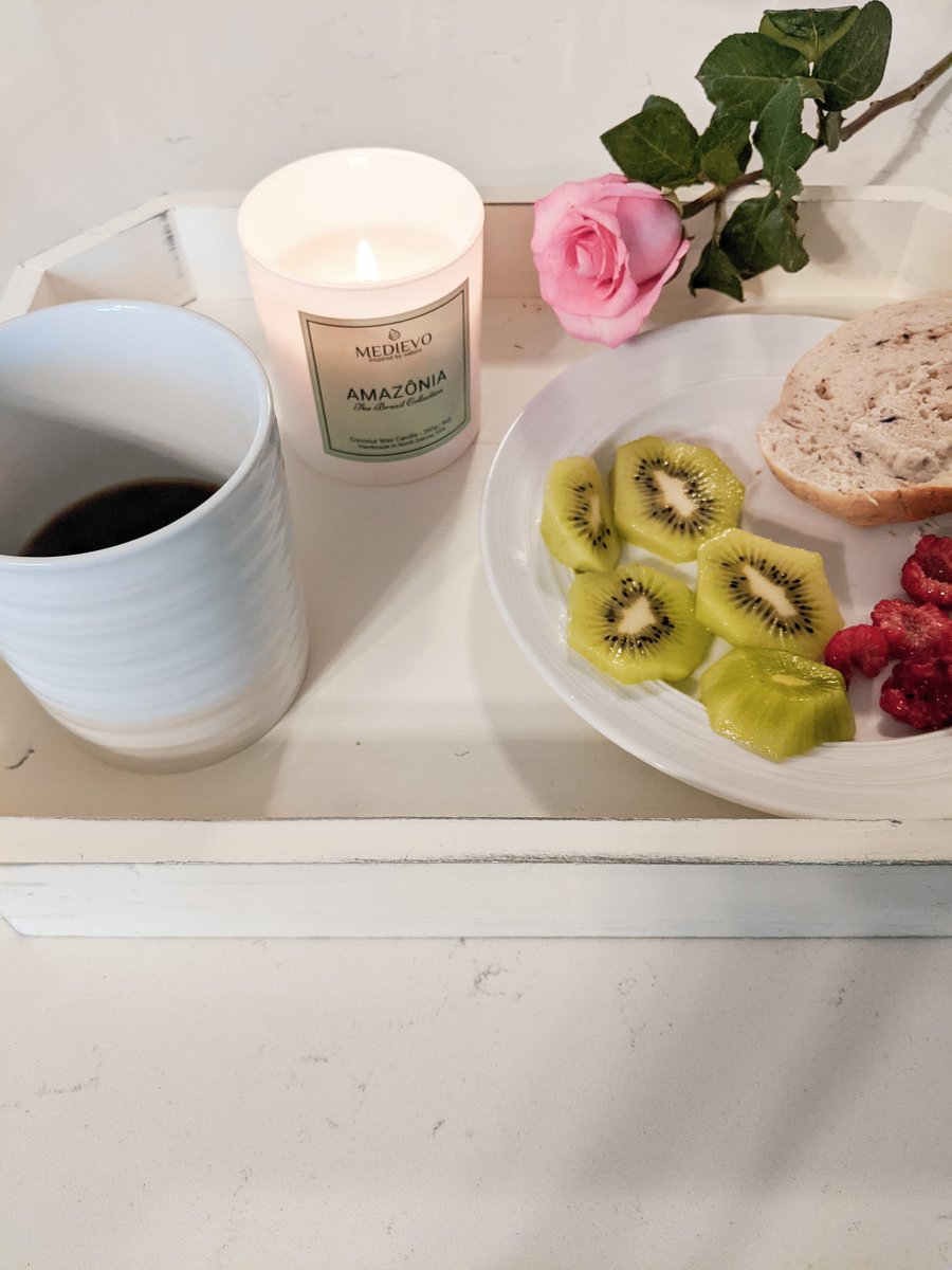 Good morning! Hope you all have a great Sunday. Have fun and take it easy today. Let's relax so we can get ready to start the week tomorrow.

#sundayfunday #homedecorations #homefragrance #candlesofinstagram #relaxationtime