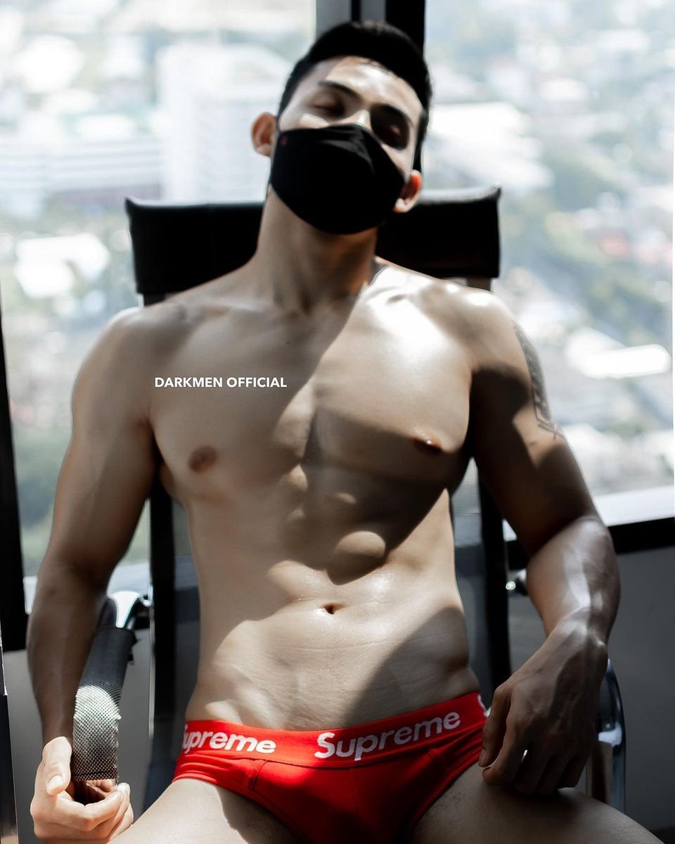 Darkmen466's tweet photo. Red...Sunday!!! https://t.co/XF5TikmrY4
