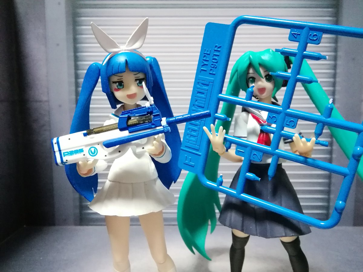 misaka_100nin's tweet photo. リトアモP285を夕方帰宅してから突貫作業!
旧ニパ子ブルー塗り替えに随分時間がかかってしまった。
今回もガンダムマーカー使用でエナメル開封せず。
さて、我々旧ニパ派は何処まで抵抗できるか!?
#figma #ニパ子 #リトルアーモリー #P285 https://t.co/7wAovkiWpu
