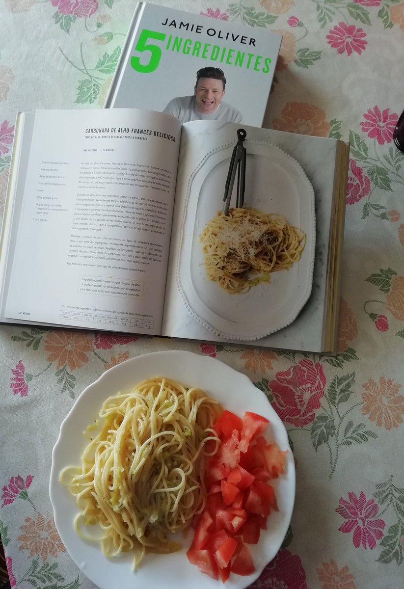 Ana_Silva86's tweet photo. Another recipe, another win 💪 SO GOOD 😋 But my shelf need some pink 🙄
Chef @jamieoliver I need the portuguese edition of #7ways 🙏 #CarbonaraDeAlhoFrancesDeliciosa #Veg https://t.co/Erz8Mz6oli