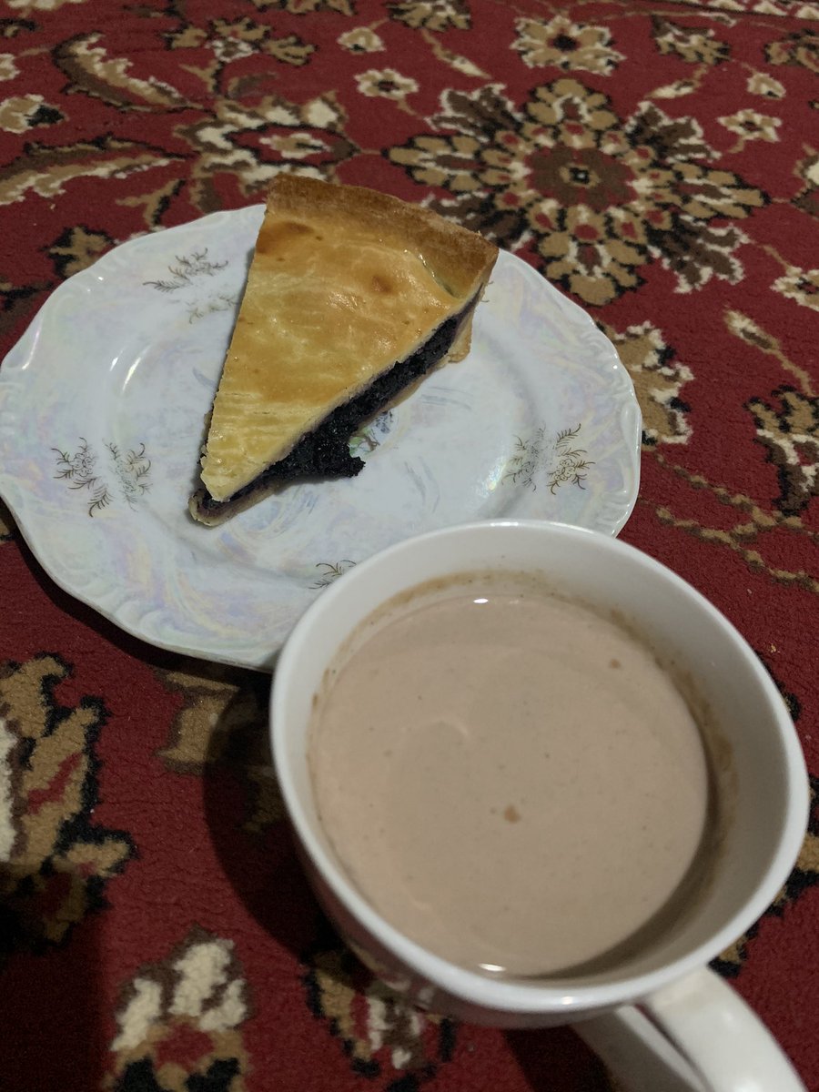 Perfect combo in the middle of the night, hot chocolate resep dari youtube dan marble pie biku 🤩
