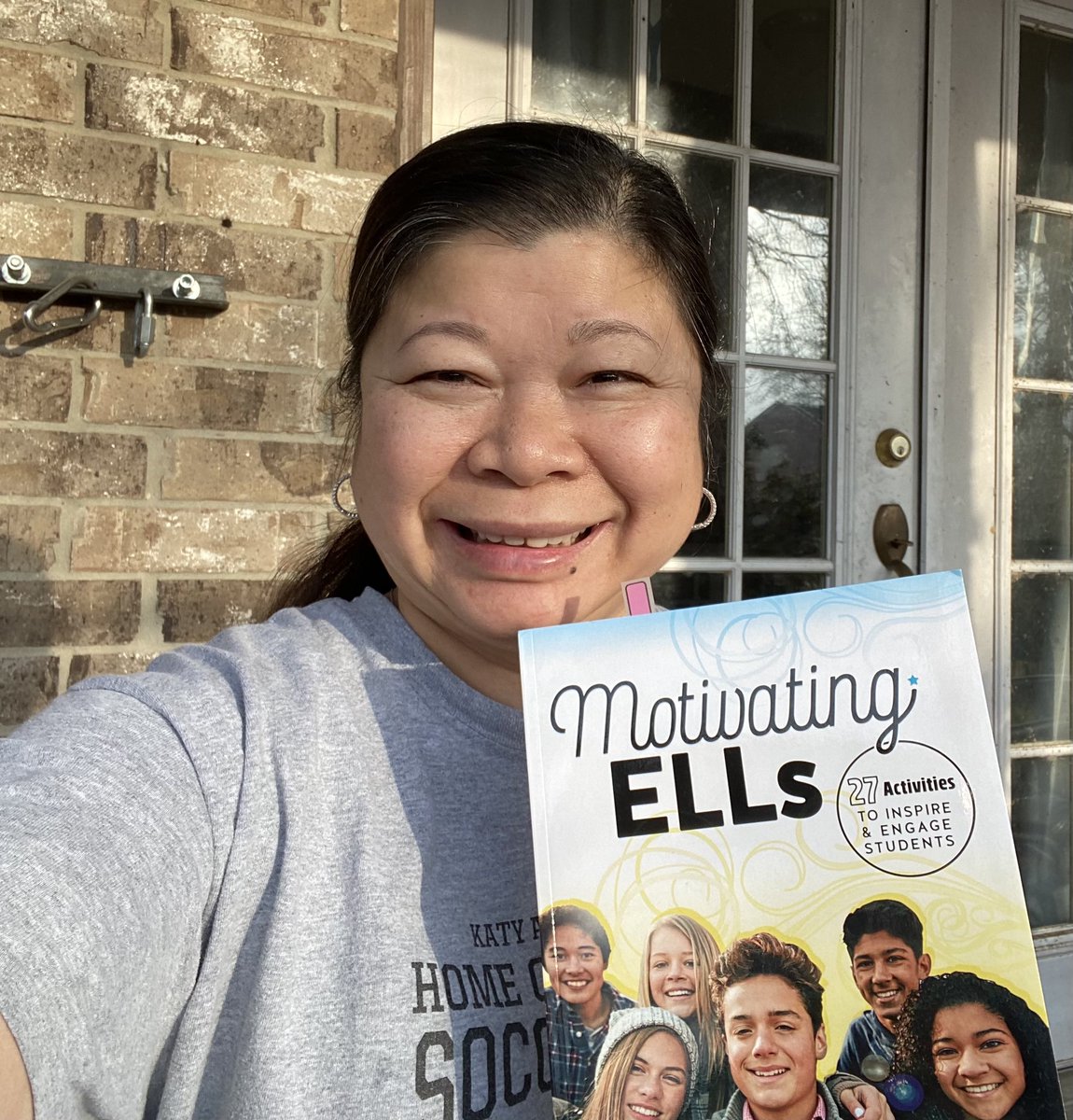 JennyVo15's tweet image. #Ellchat_BkClub 30.0 Can’t wait to delve into this book! #motivatingELLs #bookie @Seidlitz_Ed