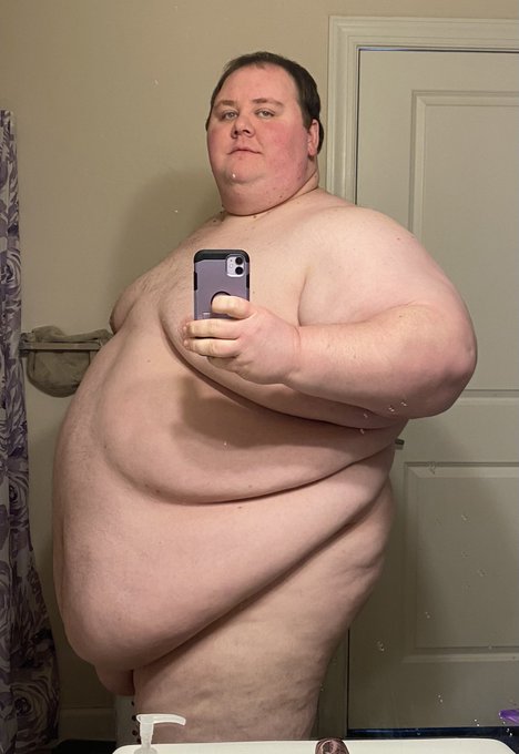 Shower time! Who&rsquo;s joining? #superchub #chub https://t.co/34g1EZaRBG<a href="/tag/superchub"class="tags">#superchub</a><a href="/tag/chub"class="tags">#chub</a>