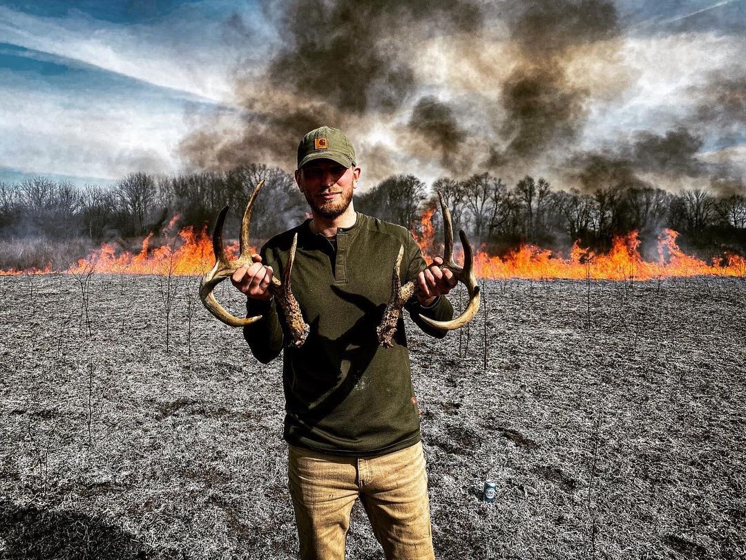 WhitetailPropTV's tweet photo. #repost @zackyork_bccre
・・・
Matching em’ up.
#shedrally @JohnDeere @Mathews_Archery @SitkaGear @lacrosse1897 @HUNTERRAmaps @YETICoolers @RyanKirbyArt #rackhub https://t.co/0Y8ZDRjGk5
