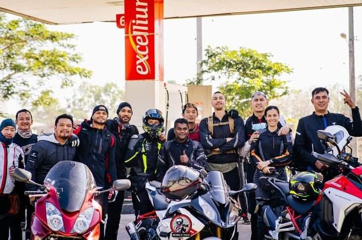 REED_Motovlog's tweet photo. Ang liit ko!hehe🤣
Di ko alam mga names ng mga basketball player kayo na po mag lagay.☺️

CTTO Antonio D' Photo https://t.co/7XSnrlaf7B