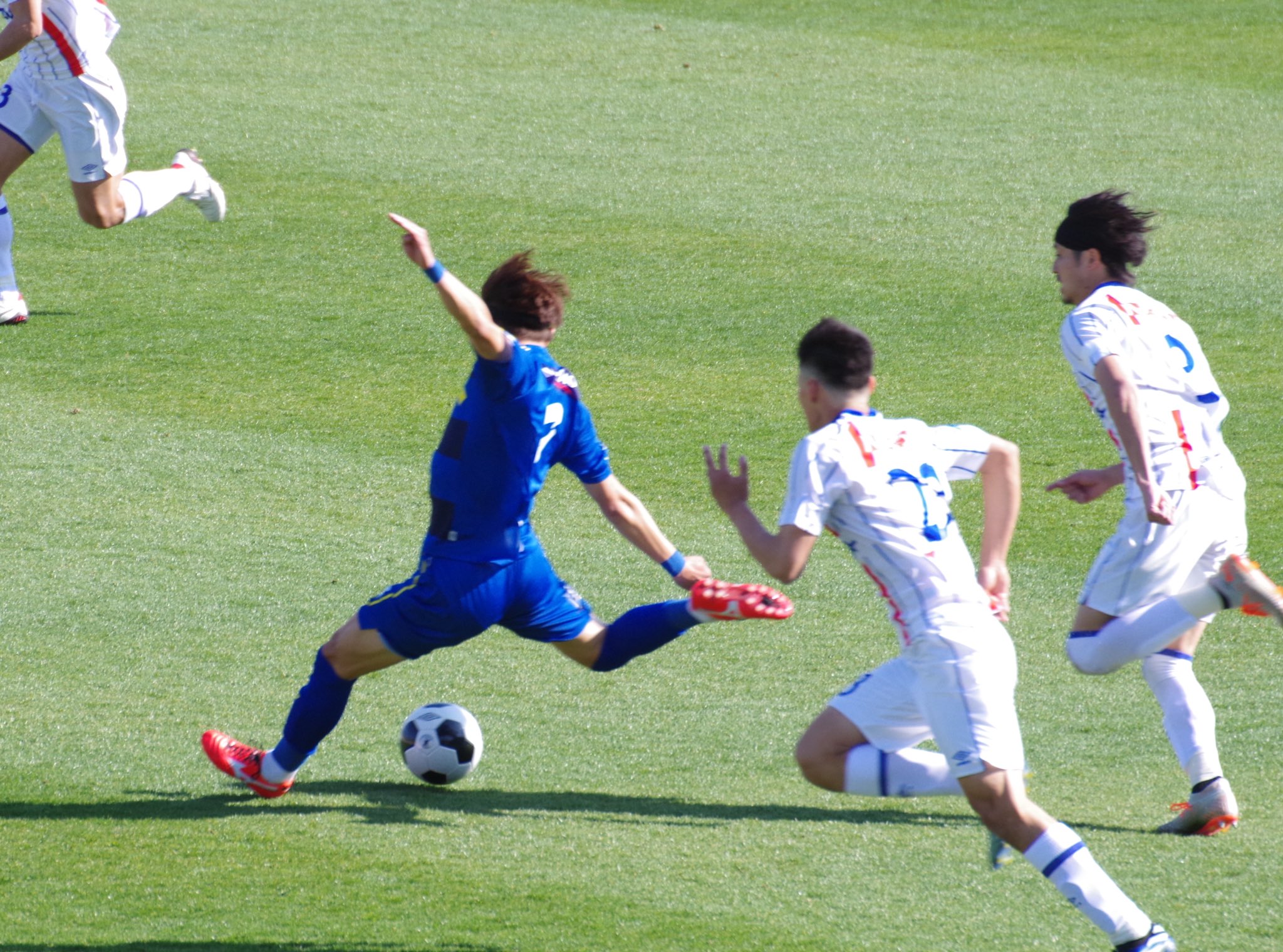 キャプテンさかまき お次は2点目を決めた田口選手 こちらも途中出場から見事なゴール 今年は得点量産を期待したい そしていつ見てもシュートフォームがカッコいい 武蔵野ユナイテッド コミュサカ Jfl 田口光樹 T Co S5mevdgqsq Twitter