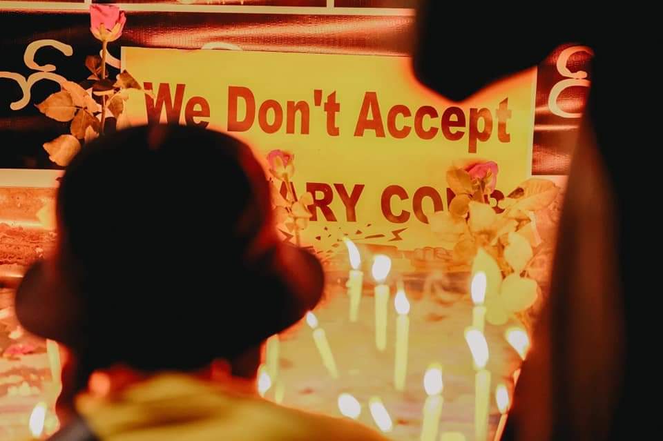 MXyy00's tweet photo. Vigil for Fallen Heroes in Ahlone, YGN
Source Voice of Ahlone

LOCOMOTIVE XYZ
#WhatsHappeningInMyanmar
#Mar14Coup https://t.co/h1bcrBR8LU