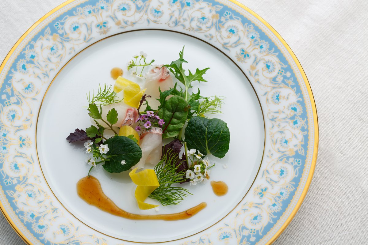 PantryTakemura's tweet photo. 「ハーブ野菜と鮮魚のサラダプレート」
サッパリした和醤油ドレッシングのテイストに合う鮮度の良い鯛や様々な香りの葉野菜を合わせております。
【grated radish dressing】
#ドレッシングレシピ #豊かな食卓 #丁寧に暮らす
#foodstagram #dressingrecipe https://t.co/aetsc4J1ff