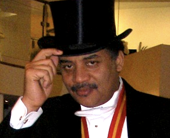 neiltyson's tweet photo. Not that anybody asked, but…
 
Measure the circumference of your head in inches, then divide that number by Pi. That’s your Hat Size on #PiDay. https://t.co/ep8WaswXmY