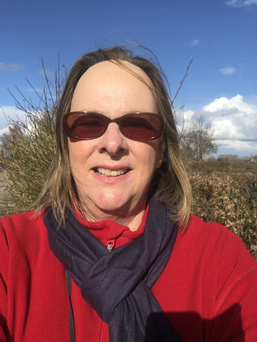 amc0925's tweet photo. Team colours day -red and blue. @westkidlington @WhiteHorseFed #AroundTheWorldChallenge #weneedthepoints https://t.co/wkKi0OhHAs