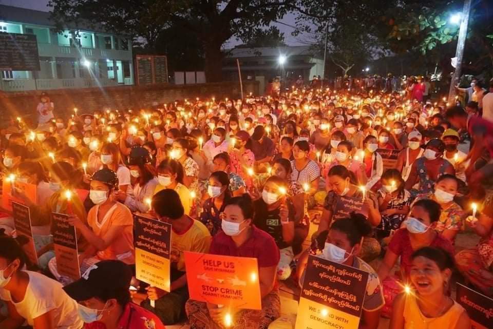 AeriYoon7's tweet photo. Hleden Night Strike ♡
Since this is the endgame,we will fight till the end no matter what
Revolution Must WIN
ပစ်တိုင်းထောင်တွေညီရဲ့လားဟေ့💪
LOCOMOTIVE XYZ
#WhatsHappeningInMyanmar 
#Mar14Coup https://t.co/ENomTmrWKo