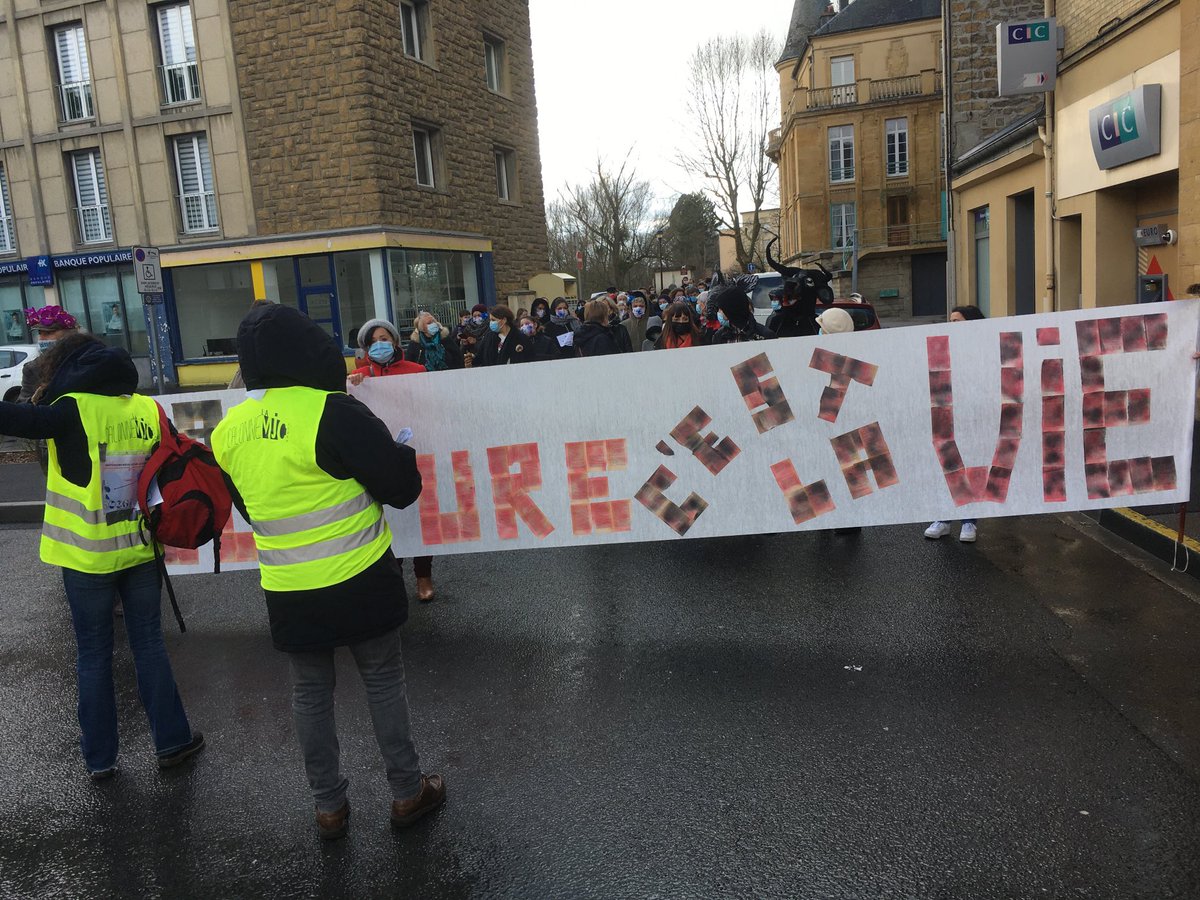 La Marche fleurie pour la culture est en cours à Sedan ⁦@UnionArdennais⁩