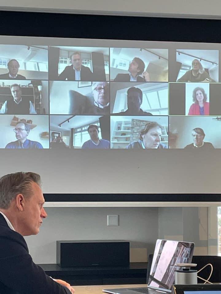 VVDAmstelveen's tweet photo. Voor de eindsprint naar de #2eKamer had @VVD #kandidaat 5️⃣6️⃣ voor #Amstelveen Kees @NoomenIII vanochtend een AMA-sessie #KoffieMetKees. Interessante discussies over stimuleren van #gezondeten, #schiphol, #kernenergie, #wonen en #economie. #StemKees #SamenSterkerVerder https://t.co/A2yq8AGQPQ