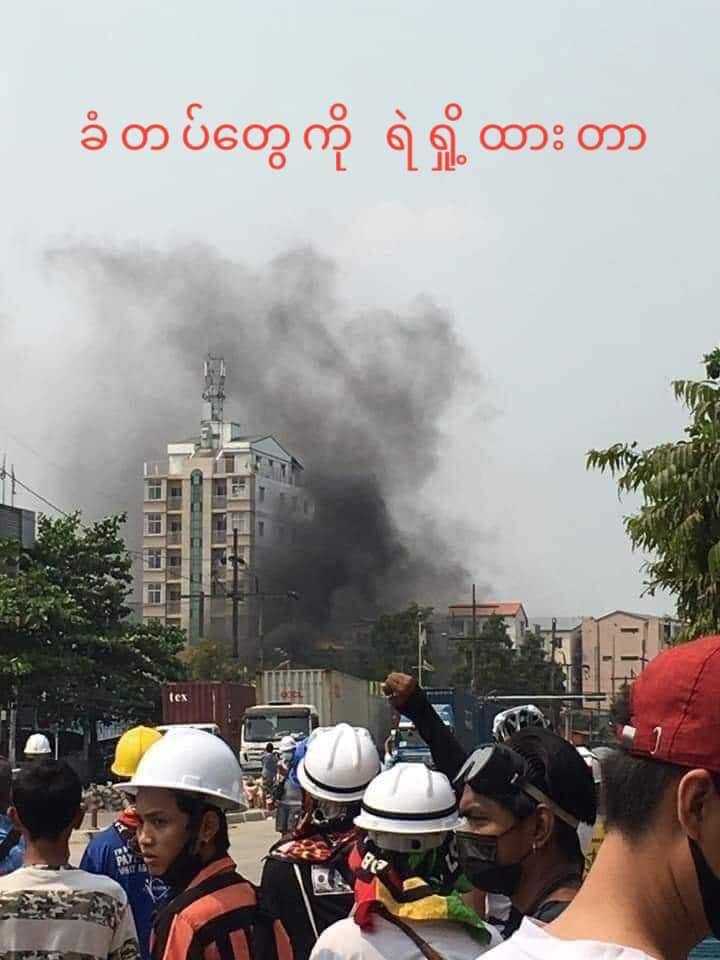 In HlaingTharYar, Yangon, terrorists Junta set fire to the barriers across the township. They won't let the people quench the fire.

LOCOMOTIVE XYZ
#WhatsHappeningInMyanmar
#Mar14Coup