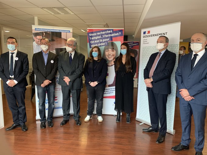 ZAMPOLINImarc's tweet photo. * @pole_emploi dans le #Var : #Poleemploi #SixFours a reçu M. Evence RICHARD, #PréfetDuVar, pour présenter un bel exemple de réussite du plan #1jeune1solution, volet jeune #FranceRelance : le recrutement en #CIEJeune de Melle Tomao par l’entreprise #3YTechnology.
@poleemploi_paca https://t.co/KEWNakluLr