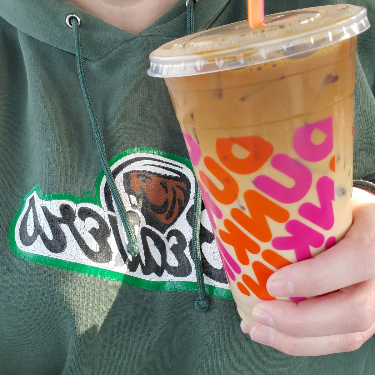 kellyschultz's tweet photo. Only 6 more hours to Indy!! #RunninOnDunkin #NCAAWIH #NCAATournament https://t.co/qjq37cg6VU
