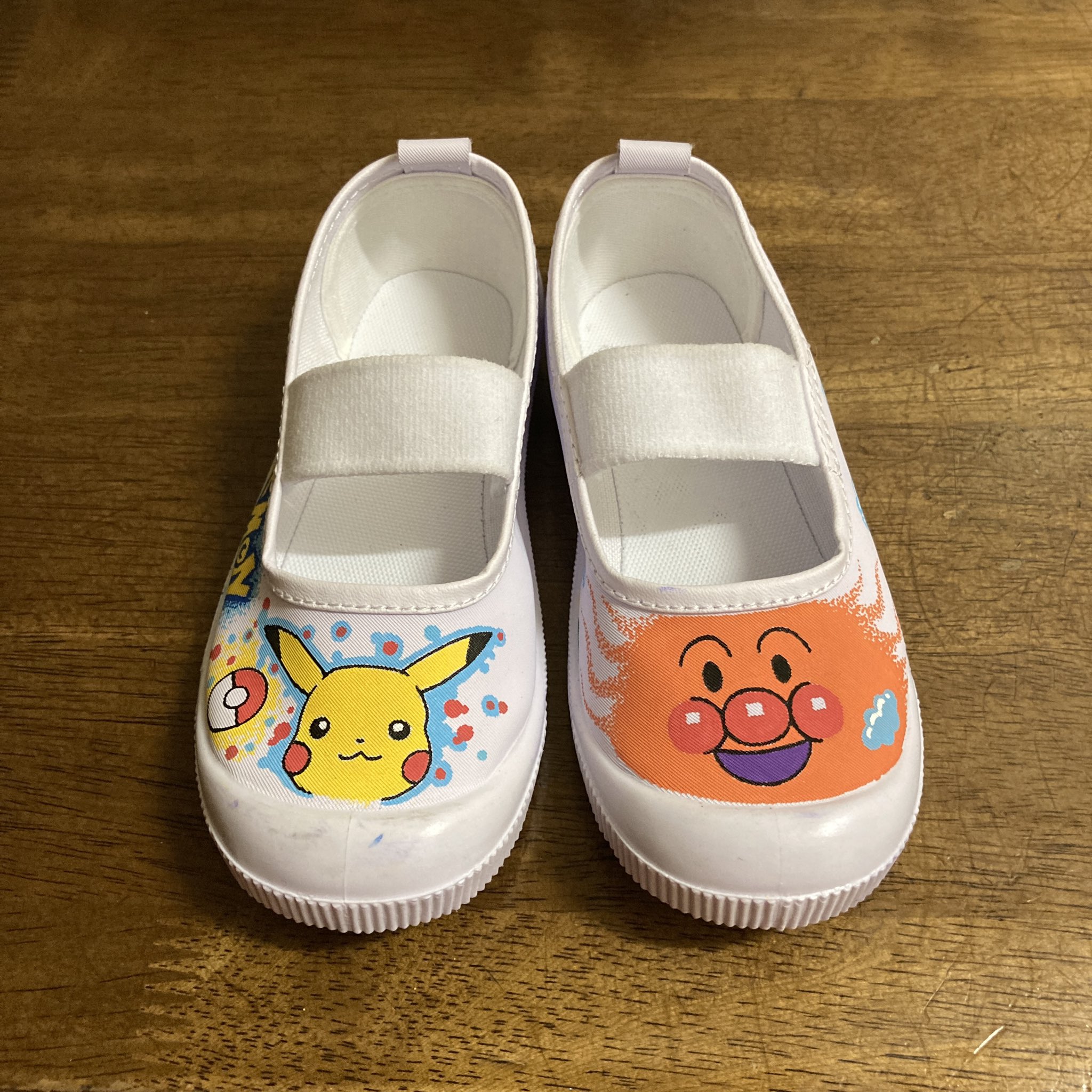 Eis カカトが 可愛い ポケモンのカプセルと アンパンマンの鼻 笑 Artwork アート Popart デザイン Design Painting Drawing Graffiti 落書き ラクガキ イラスト Illustration 上履きデコ 上履きアート 上履きイラスト ハンドメイド