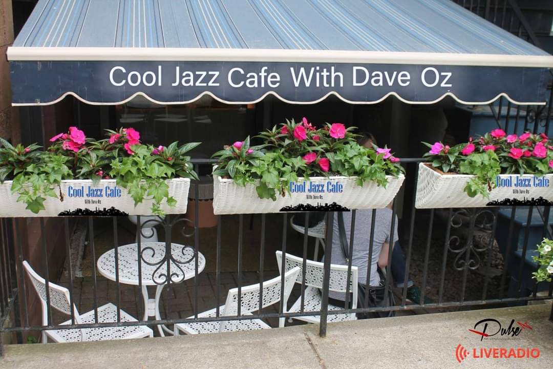 PhazeII_'s tweet image. 𝐏𝐮𝐥𝐬𝐚𝐭𝐢𝐨𝐧𝐚𝐥 𝐒𝐮𝐧𝐝𝐚𝐲!

Up Next, join us for another pulsating COOL JAZZ CAFE With Dave Oz show on WPUR-PULSE INT'L RADIO.  Enjoy the Cool music with Dave as he serves us those delicious Smooth Jazz grooves.  Beginning at 11 EST
𝐖𝐏𝐔𝐑
phazesintl.com