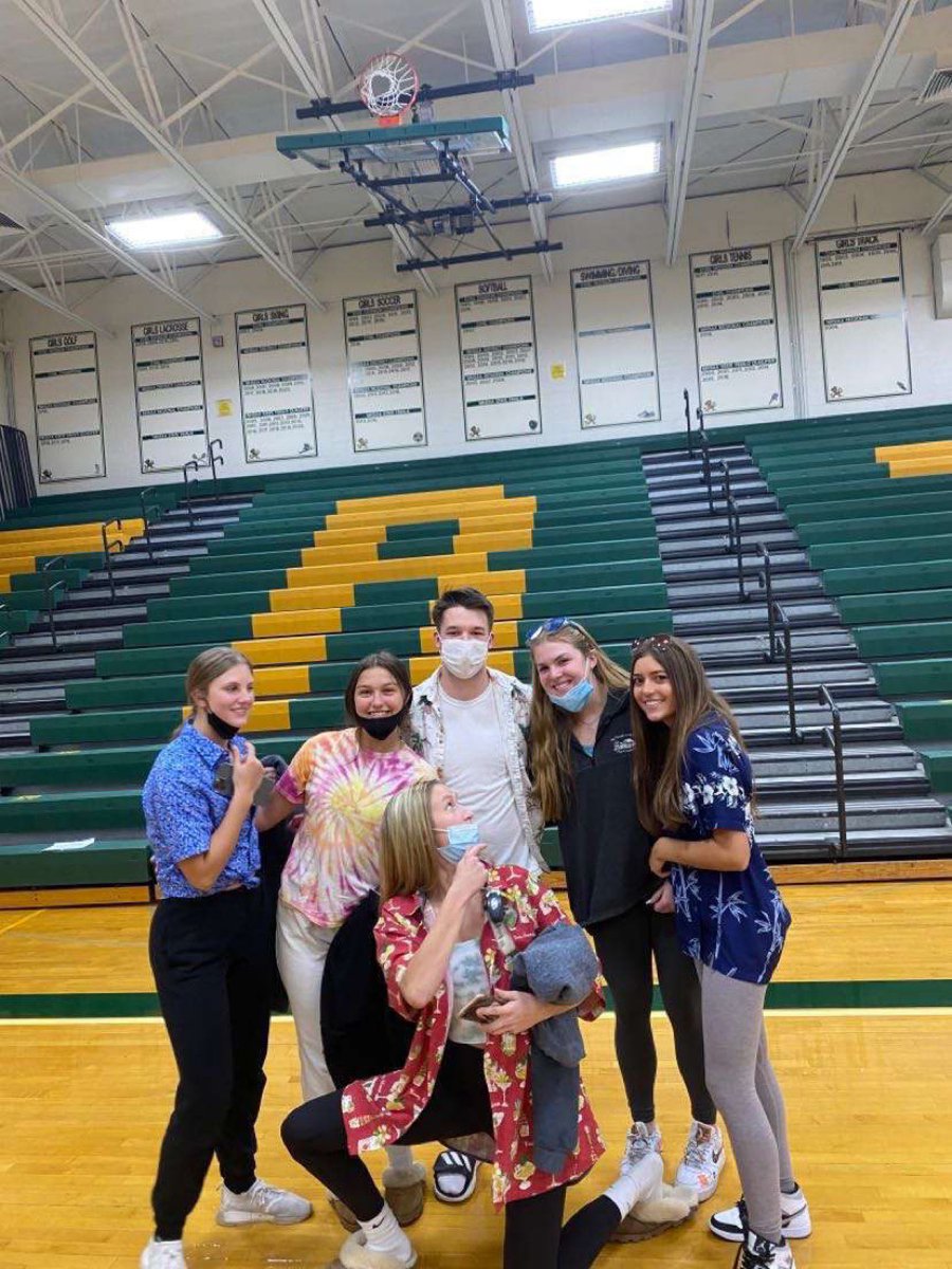 Jonald and the ladies say it’s GAMEDAY😎 #JONALDFREE