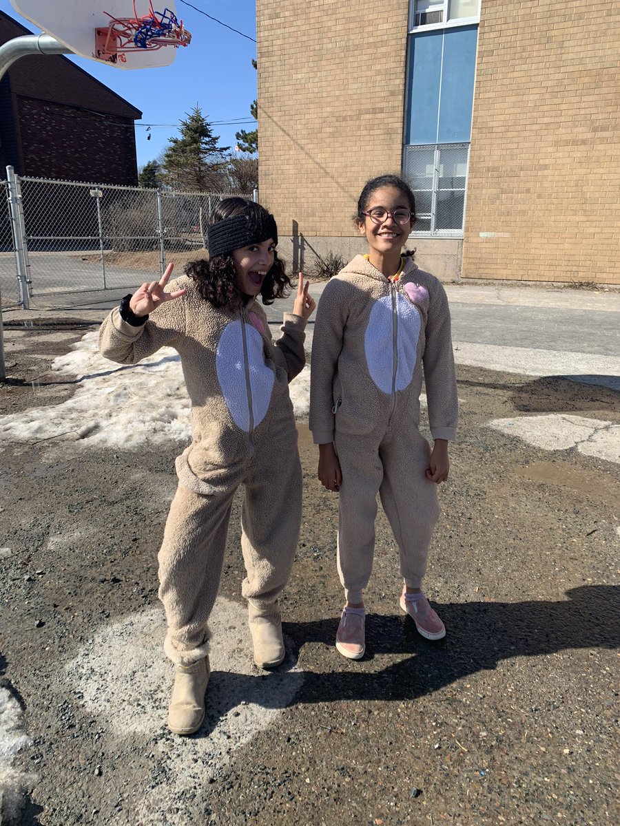 5Ridgley's tweet photo. Twin Day or PJ day? 🤣😝 https://t.co/RiYclWGhp0