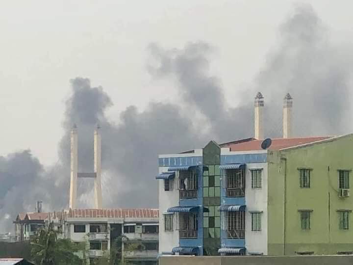 MoeyayS's tweet photo. Police and soldiers, members of the coup junta, are reportedly setting fire to parts of Rangoon, Burma
#Save Myanmar https://t.co/R7JM0USs4f