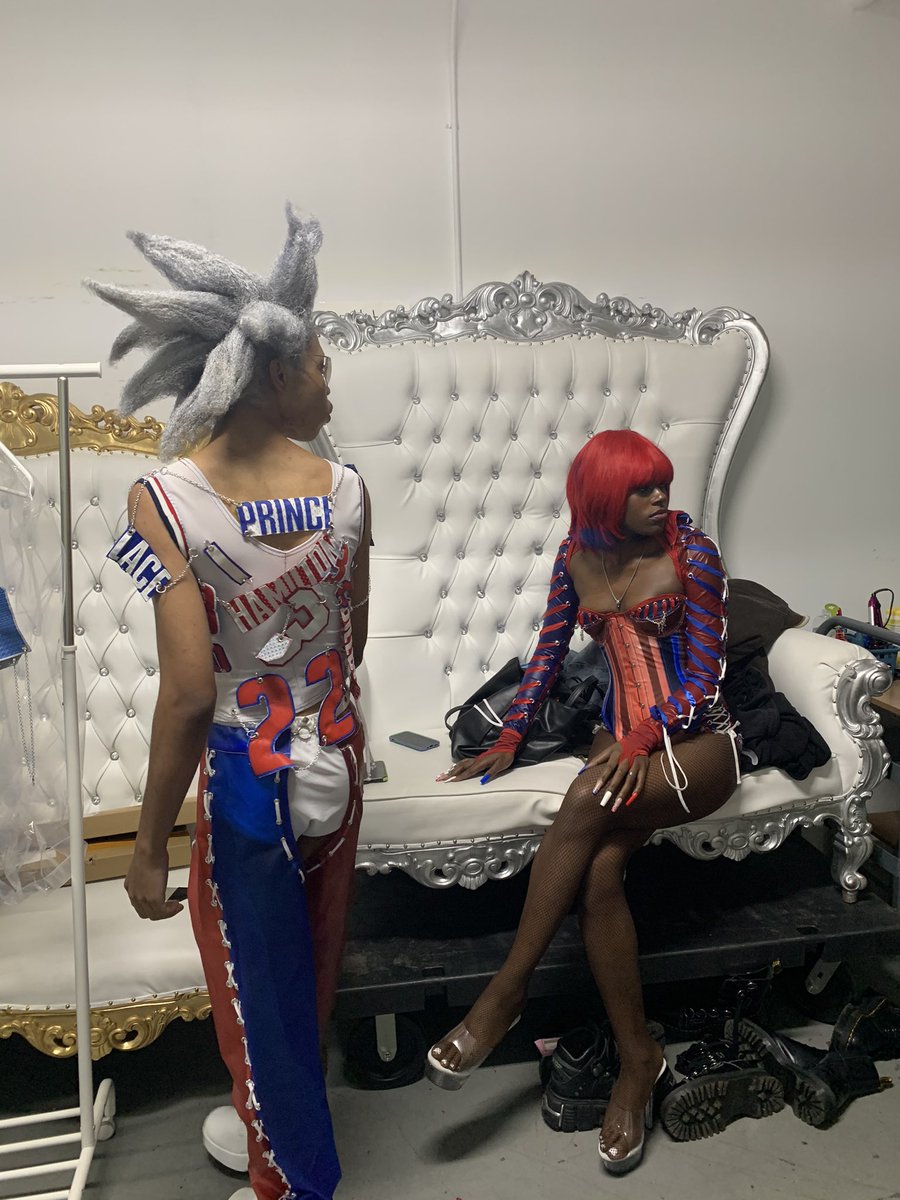 tiptonaires's tweet photo. ok i have the best team everrrrrr. here’s some bts from my @shophuche #313DAY presentation ❤️💙🤍 https://t.co/yZQD1Fxvji