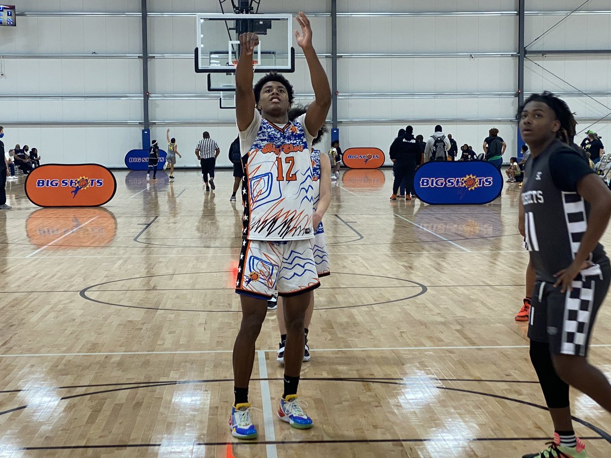 Quick leaper Tyler Thompson of Big Shots Elite NC 2023. High motor PF continues to produce at high rate 
#BIGSHOTS #VABeachTipOff