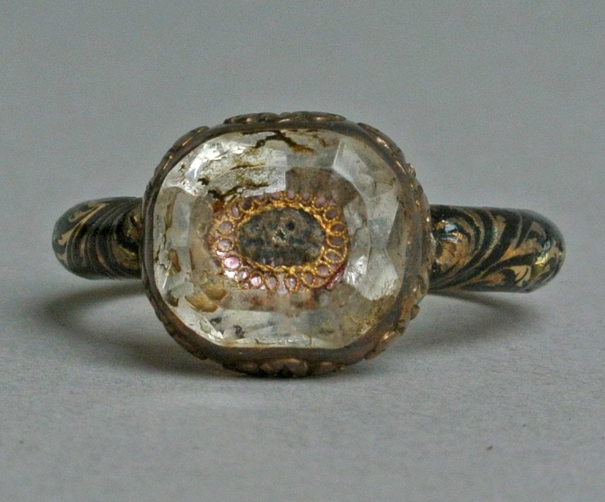 drdan_o's tweet photo. A skull peeks out from the crystal bezel of this gold mourning ring. The tiny skull is encircled by gold wire and pink foil. The hoop is decorated with black enamel. c.1690-1720 (@britishmuseum) #mementomori #skull https://t.co/PZqKpLhL4N