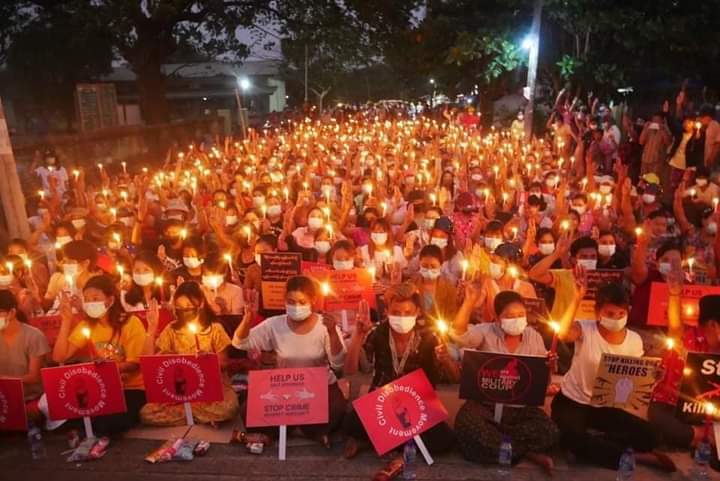 yatana_pn's tweet photo. Night protest in Dala township, Yangon!!

LOCOMOTIVE XYZ

#WhatsHappeningInMyanmar
#Mar14Coup https://t.co/oqravJXDMi